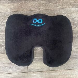 Everlasting Comfort Black Seat Cushion Pillow